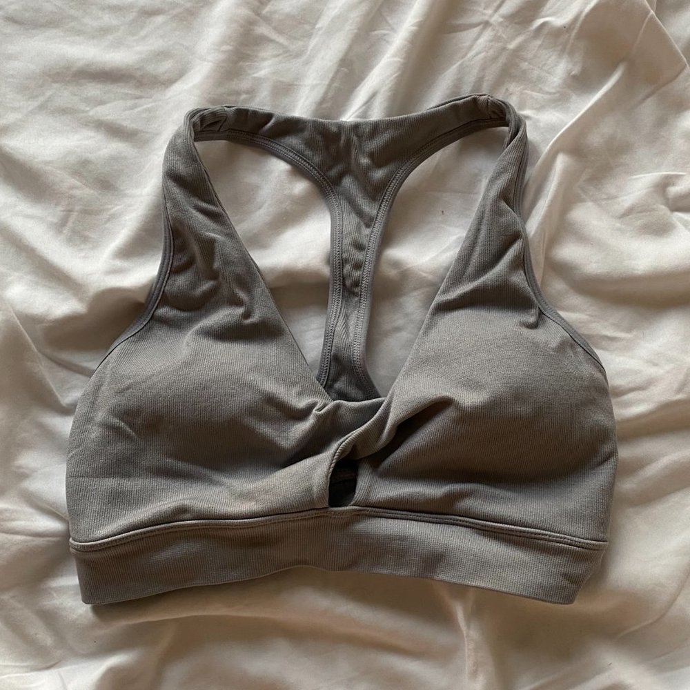 Victoria Sport twist keyhole sports bra